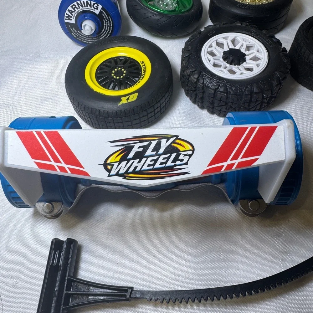Jakks Pacific Fly Wheels Launcher Lot w/ 5 Performance Stunt Tires and Rip Cord